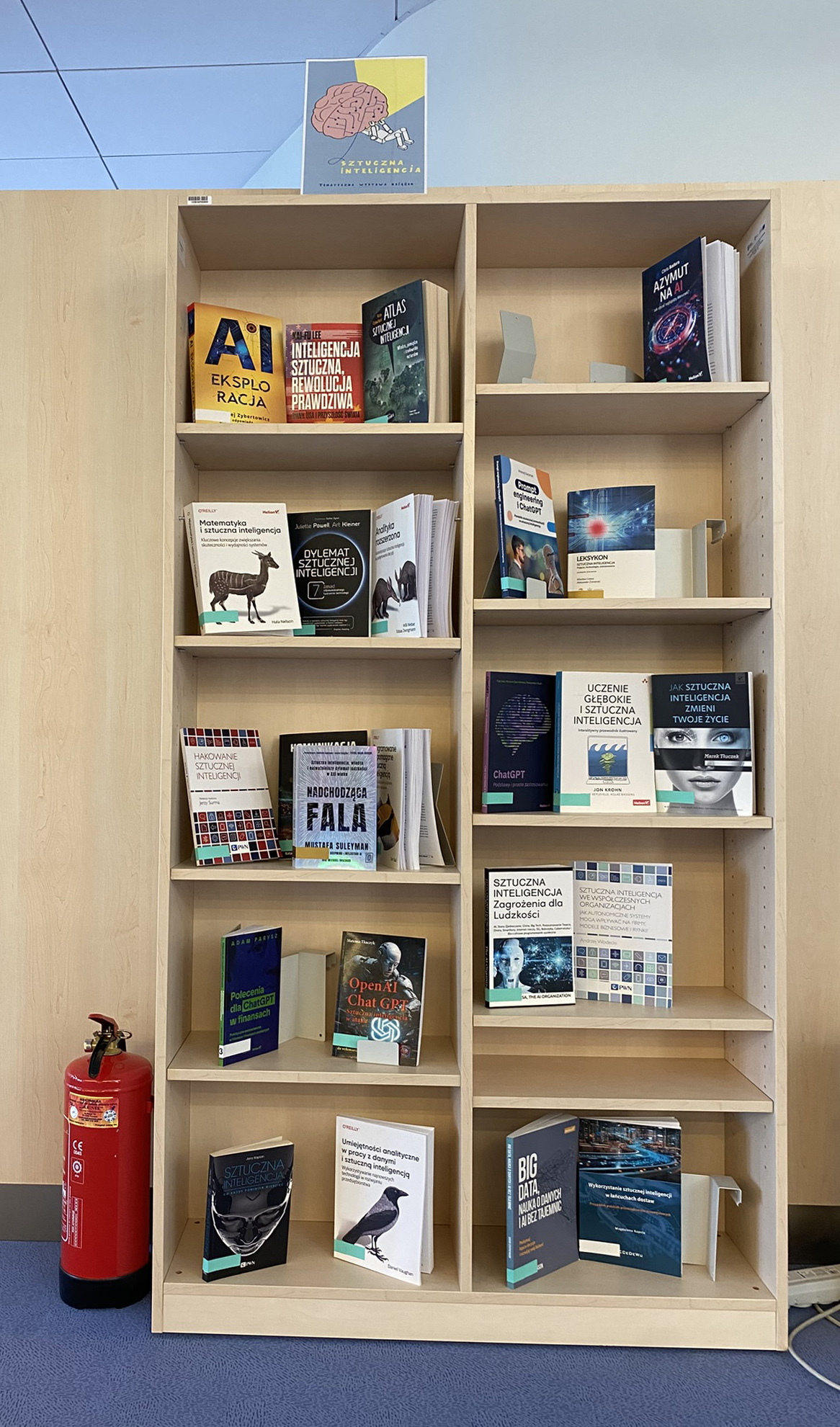 Regał z książkami