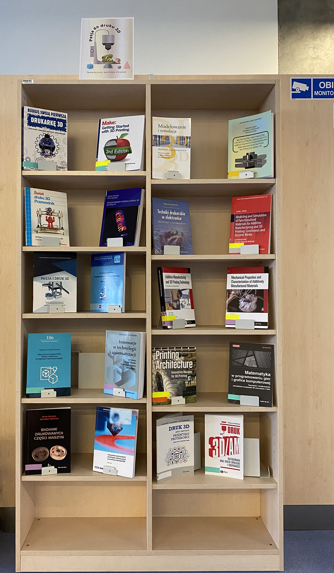 Regał z książkami